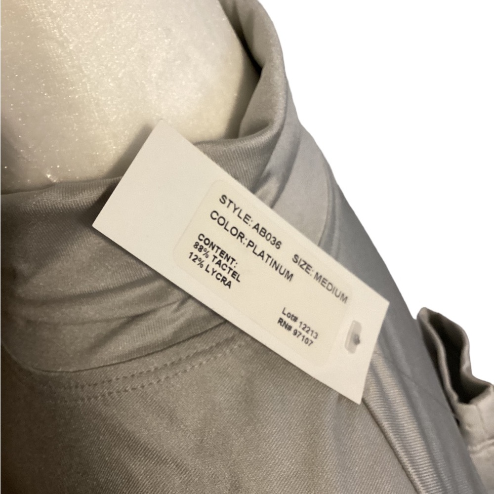 A’nue Miami classic turtleneck in platinum NWT - Picture 7 of 9